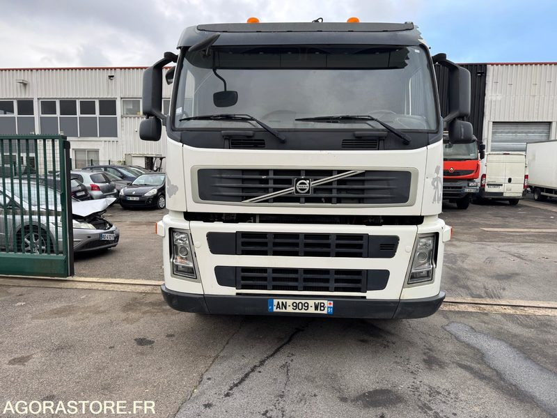 VOLVO FM 330 plateau grue -2010 -137000 km - Камион: снимка 2 VOLVO FM 330 plateau grue -2010 -137000 km - Камион: снимка 2