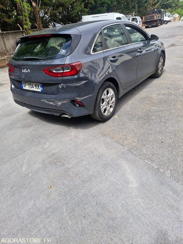 Kia ceed 1.0 TGDI BVM6 ACTIVE PROCEDURE VGE 43770 kms - Лек автомобил: снимка 2 Kia ceed 1.0 TGDI BVM6 ACTIVE PROCEDURE VGE 43770 kms - Лек автомобил: снимка 2