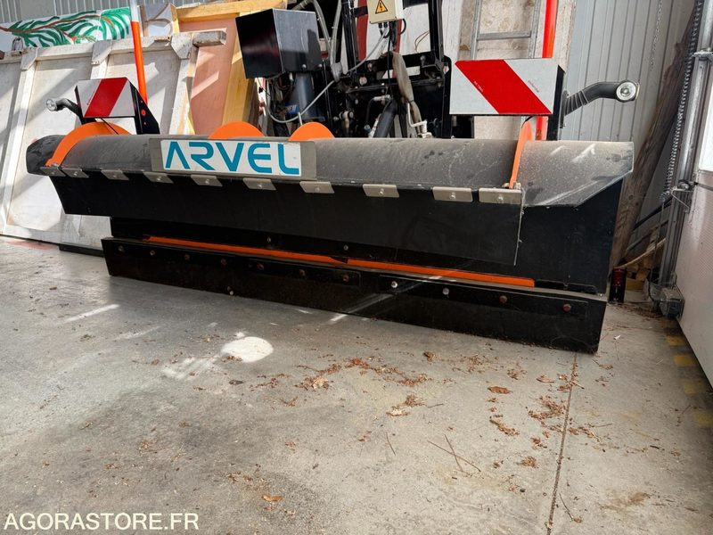 LAME A NEIGE AVEC FIXATION - Гребло за сняг: снимка 1 LAME A NEIGE AVEC FIXATION - Гребло за сняг: снимка 1