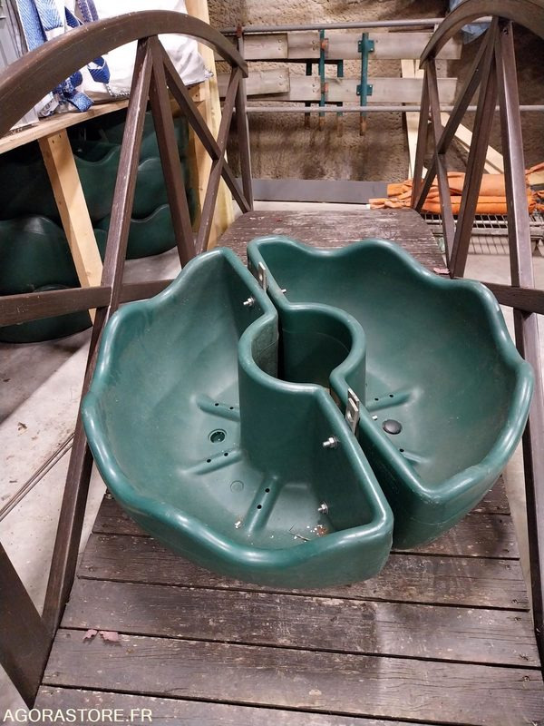 LOT DE 8 VASQUES OU 16 DEMI VASQUES A FLEURS EN PLASTIQUE A POSER SUR CANDELABRE - Градинска техника: снимка 3 LOT DE 8 VASQUES OU 16 DEMI VASQUES A FLEURS EN PLASTIQUE A POSER SUR CANDELABRE - Градинска техника: снимка 3