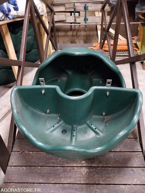 LOT DE 8 VASQUES OU 16 DEMI VASQUES A FLEURS EN PLASTIQUE A POSER SUR CANDELABRE - Градинска техника: снимка 1 LOT DE 8 VASQUES OU 16 DEMI VASQUES A FLEURS EN PLASTIQUE A POSER SUR CANDELABRE - Градинска техника: снимка 1