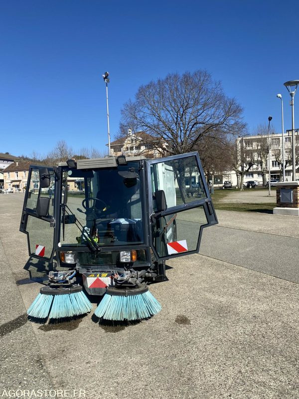 LOT DE DEUX BALAYEUSE SCHMIDT SWINGO 2001 ET 2003 + UNE BALAYEUSE BOSCHUNG 2001 - Мотометачна машина: снимка 5 LOT DE DEUX BALAYEUSE SCHMIDT SWINGO 2001 ET 2003 + UNE BALAYEUSE BOSCHUNG 2001 - Мотометачна машина: снимка 5
