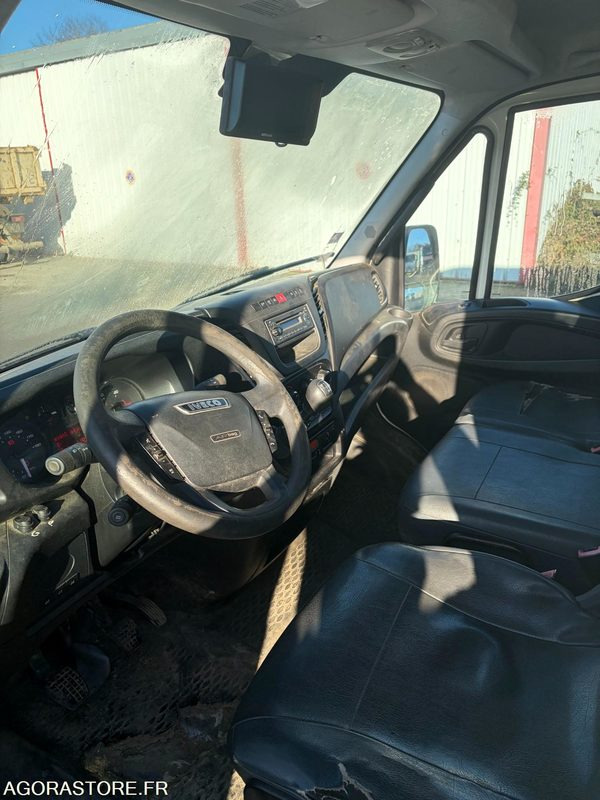 Fourgon iveco 70C17 (7 T) - 142000 - 2016 - Лекотоварен автомобил: снимка 3 Fourgon iveco 70C17 (7 T) - 142000 - 2016 - Лекотоварен автомобил: снимка 3