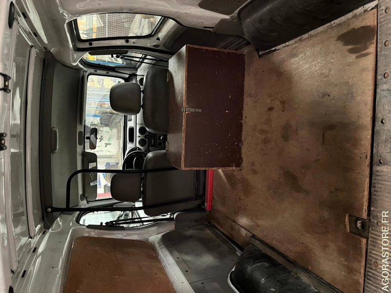 Renault Kangoo 1.2 essence année 2004 162825 kms - Лекотоварен автомобил: снимка 5 Renault Kangoo 1.2 essence année 2004 162825 kms - Лекотоварен автомобил: снимка 5