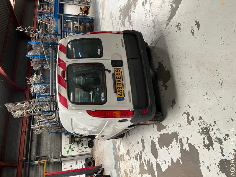 Renault Kangoo 1.2 essence année 2004 162825 kms - Лекотоварен автомобил: снимка 3 Renault Kangoo 1.2 essence année 2004 162825 kms - Лекотоварен автомобил: снимка 3