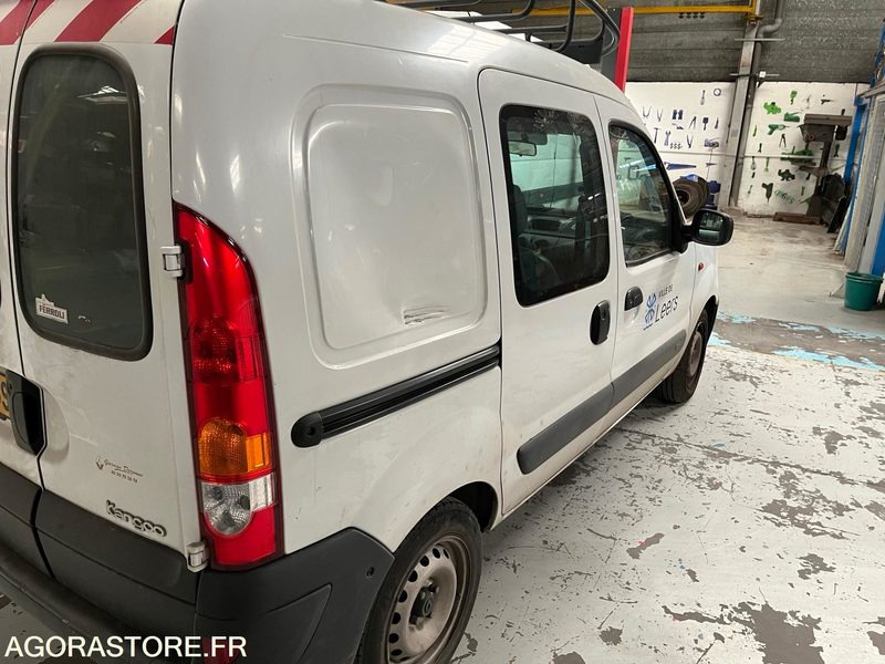 Renault Kangoo 1.2 essence année 2004 162825 kms - Лекотоварен автомобил: снимка 4 Renault Kangoo 1.2 essence année 2004 162825 kms - Лекотоварен автомобил: снимка 4