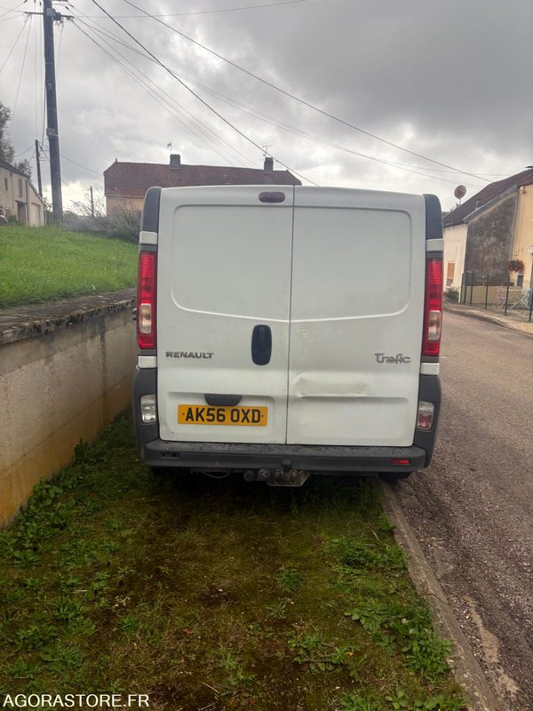 Renault Trafic dci 115 / 228000 km - Immatriculation anglaise - Лекотоварен автомобил: снимка 1 Renault Trafic dci 115 / 228000 km - Immatriculation anglaise - Лекотоварен автомобил: снимка 1