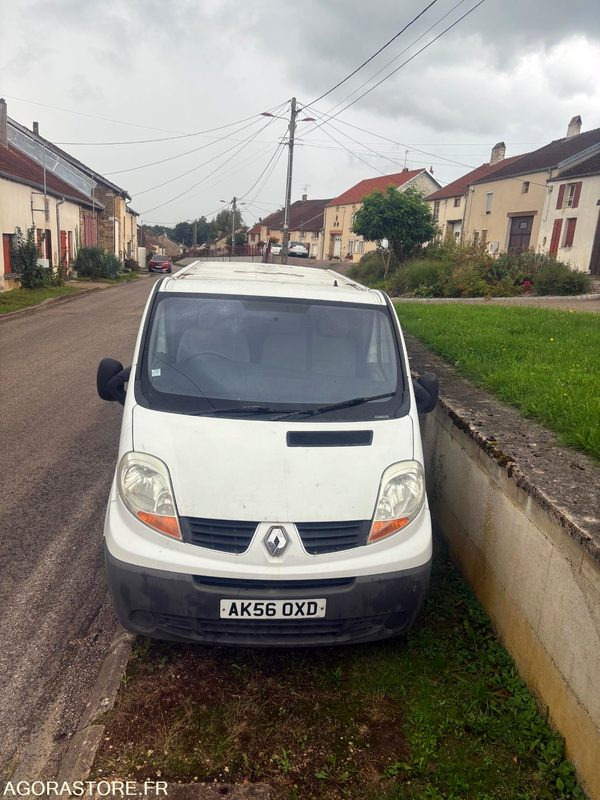 Renault Trafic dci 115 / 228000 km - Immatriculation anglaise - Лекотоварен автомобил: снимка 4 Renault Trafic dci 115 / 228000 km - Immatriculation anglaise - Лекотоварен автомобил: снимка 4