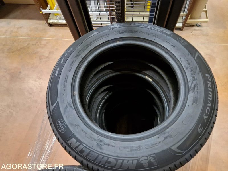 Lot de 12 pneus Michelin 215/65R16 102H - Гума: снимка 2 Lot de 12 pneus Michelin 215/65R16 102H - Гума: снимка 2