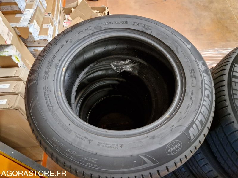 Lot de 12 pneus Michelin 215/65R16 102H - Гума: снимка 3 Lot de 12 pneus Michelin 215/65R16 102H - Гума: снимка 3