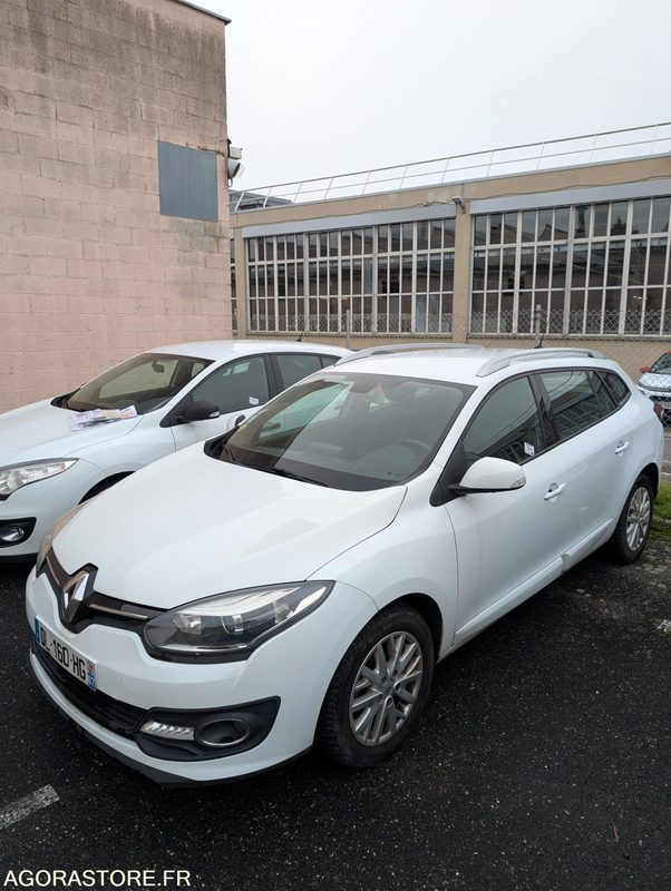 MEGANE BREAK 110 CV BOITE AUTO 1.5 DCI - 180 540 KM - Комби: снимка 2 MEGANE BREAK 110 CV BOITE AUTO 1.5 DCI - 180 540 KM - Комби: снимка 2