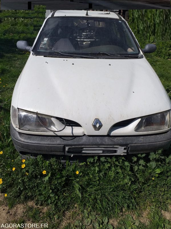 MEGANE pour pieces - Лек автомобил: снимка 1 MEGANE pour pieces - Лек автомобил: снимка 1