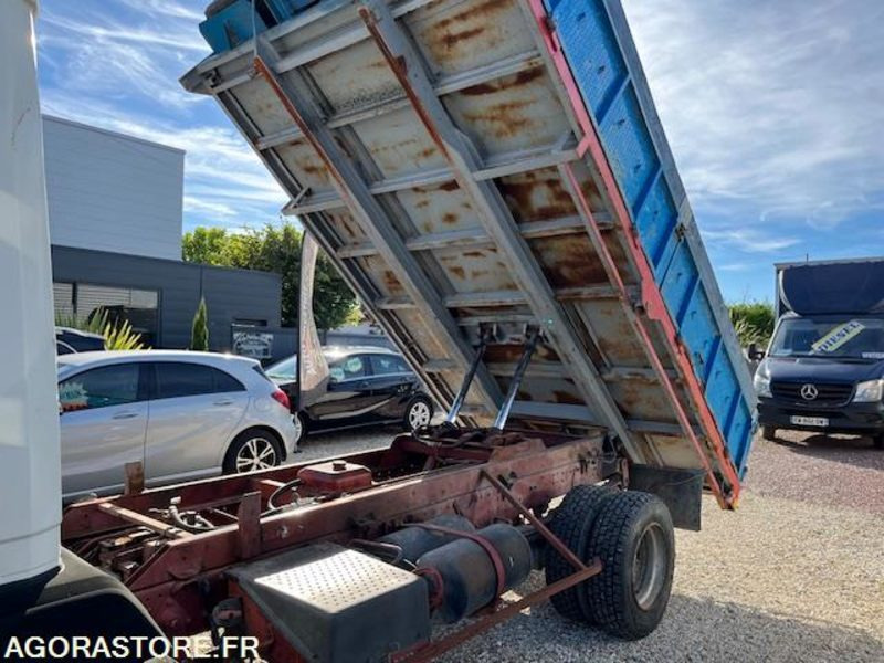 MERCEDES 809 D BENNE 7T5 - 1990 - 186 490km NOMBREUX TRAVAUX EFFECTUES/FACTURES - Бус самосвал: снимка 5 MERCEDES 809 D BENNE 7T5 - 1990 - 186 490km NOMBREUX TRAVAUX EFFECTUES/FACTURES - Бус самосвал: снимка 5