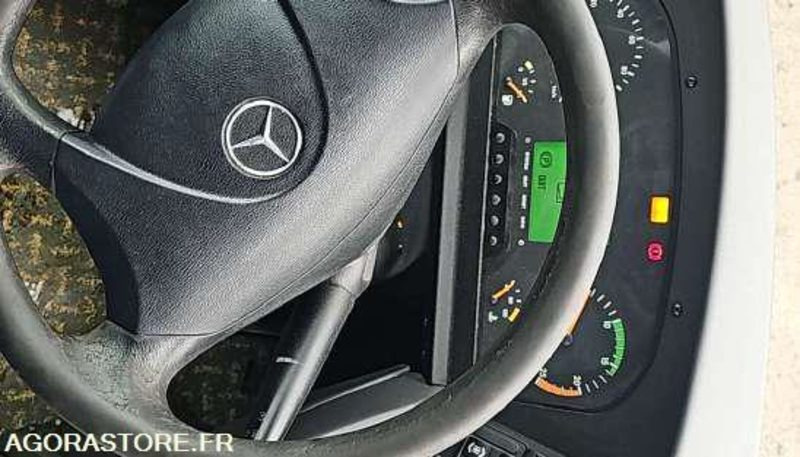 MERCEDES TOURISMO - BL273GX - 2011 - 1 039 589 KMS - Туристически автобус: снимка 3 MERCEDES TOURISMO - BL273GX - 2011 - 1 039 589 KMS - Туристически автобус: снимка 3
