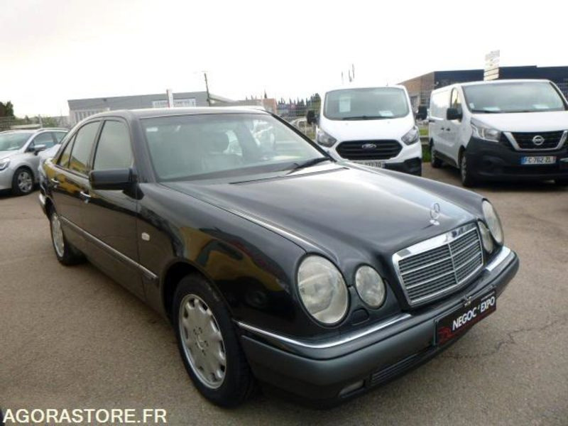 MERCEDES classe E 420 v8 W210 - 1996 - immatriculation espagnole - Лек автомобил: снимка 1 MERCEDES classe E 420 v8 W210 - 1996 - immatriculation espagnole - Лек автомобил: снимка 1