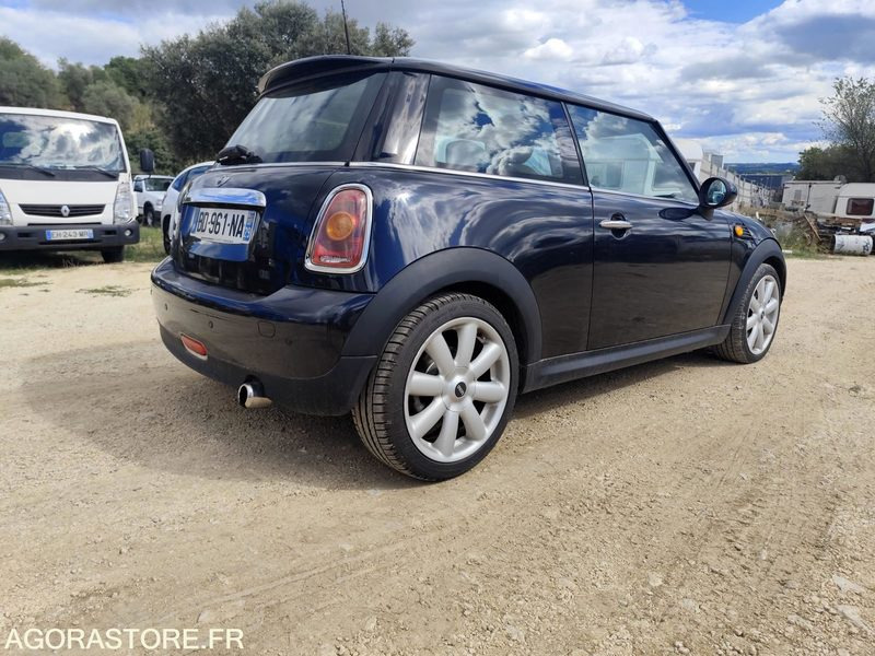 MINI COOPER 1.6 120CV - 2006 - 170500KMS - Лек автомобил: снимка 4 MINI COOPER 1.6 120CV - 2006 - 170500KMS - Лек автомобил: снимка 4