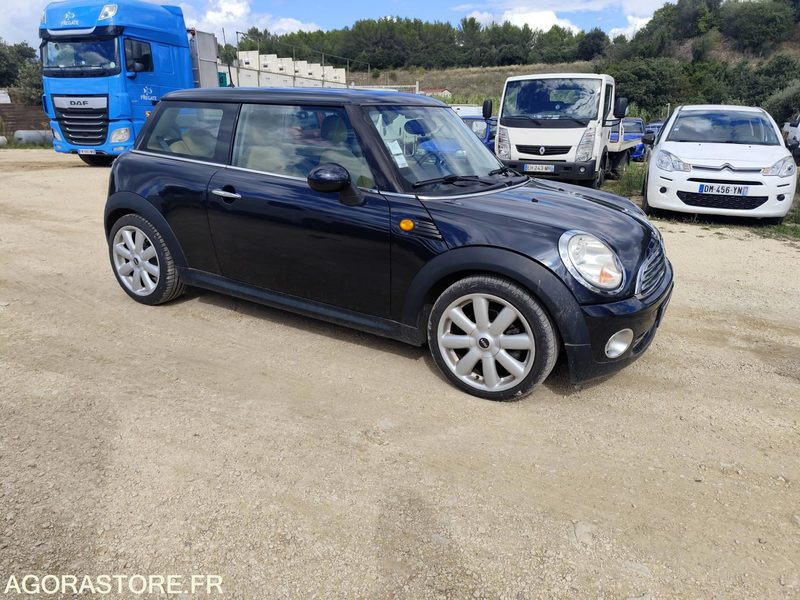 MINI COOPER 1.6 120CV - 2006 - 170500KMS - Лек автомобил: снимка 3 MINI COOPER 1.6 120CV - 2006 - 170500KMS - Лек автомобил: снимка 3