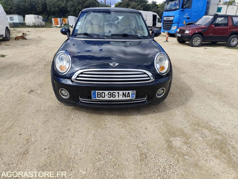 MINI COOPER 1.6 120CV - 2006 - 170500KMS - Лек автомобил: снимка 2 MINI COOPER 1.6 120CV - 2006 - 170500KMS - Лек автомобил: снимка 2