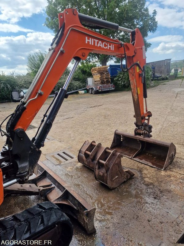 MINI PELLE HYDRAULIQUE SUR CHENILLES CAOUTCHOUC HITACHI ZX26U DIESEL 19.7CV 2017 - Мини багер: снимка 1 MINI PELLE HYDRAULIQUE SUR CHENILLES CAOUTCHOUC HITACHI ZX26U DIESEL 19.7CV 2017 - Мини багер: снимка 1