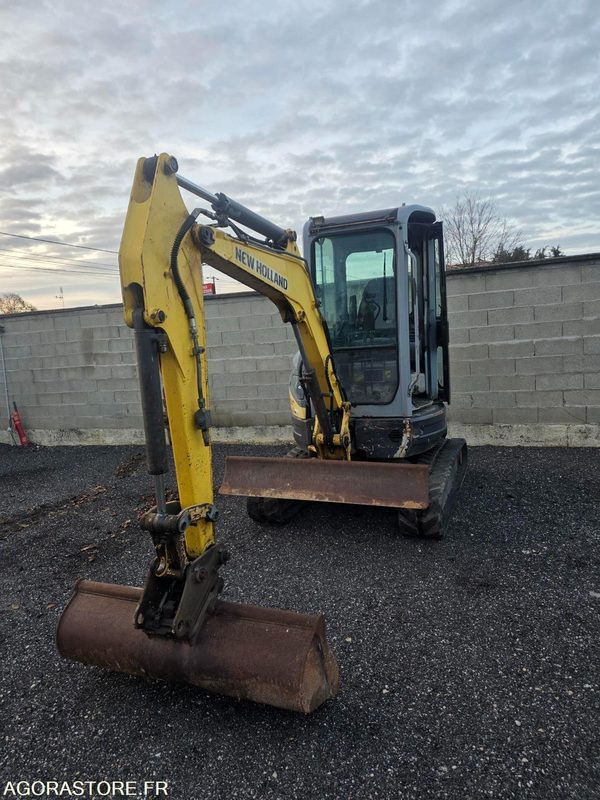 MINI PELLE NEW HOLLAND - E 29 B SR - 2012 - 4239 heures - Мини багер: снимка 3 MINI PELLE NEW HOLLAND - E 29 B SR - 2012 - 4239 heures - Мини багер: снимка 3