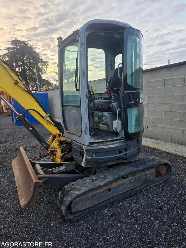 MINI PELLE NEW HOLLAND - E 29 B SR - 2012 - 4239 heures - Мини багер: снимка 1 MINI PELLE NEW HOLLAND - E 29 B SR - 2012 - 4239 heures - Мини багер: снимка 1