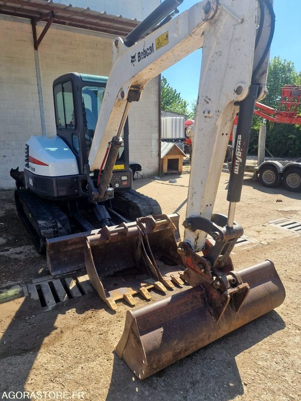 MINI PELLE SUR CHENILLE CAOUTCHOUC BOBCAT 5T E45 AVEC 3 GODETS - 2017 - 1715h - Мини багер: снимка 1 MINI PELLE SUR CHENILLE CAOUTCHOUC BOBCAT 5T E45 AVEC 3 GODETS - 2017 - 1715h - Мини багер: снимка 1