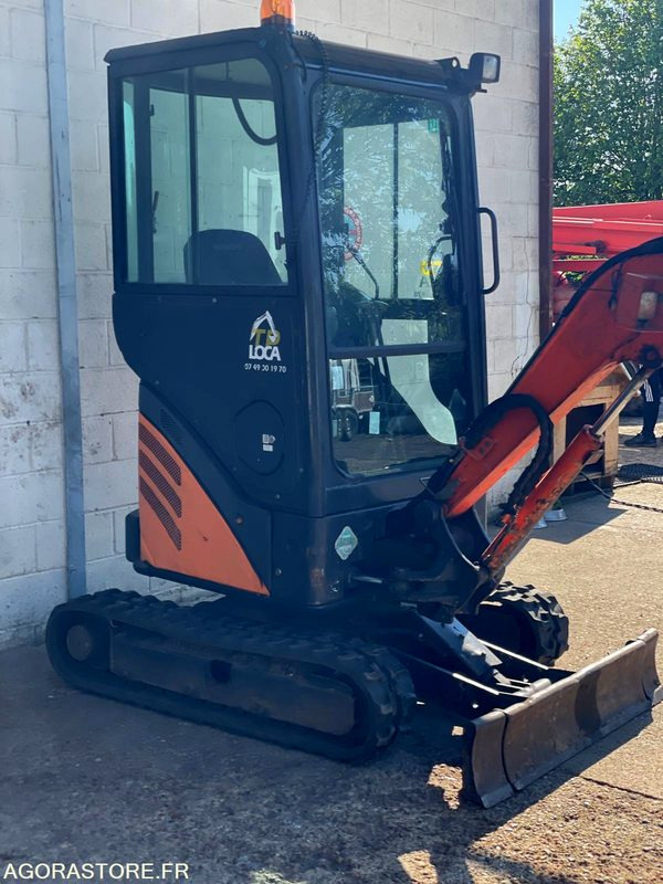 MINI-PELLE SUR CHENILLE CAOUTCHOUC HITACHI ZX17U-2 15CV 1.9T AVEC 3 GODETS - Багер: снимка 4 MINI-PELLE SUR CHENILLE CAOUTCHOUC HITACHI ZX17U-2 15CV 1.9T AVEC 3 GODETS - Багер: снимка 4