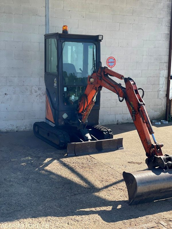 MINI-PELLE SUR CHENILLE CAOUTCHOUC HITACHI ZX17U-2 15CV 1.9T AVEC 3 GODETS - Багер: снимка 3 MINI-PELLE SUR CHENILLE CAOUTCHOUC HITACHI ZX17U-2 15CV 1.9T AVEC 3 GODETS - Багер: снимка 3