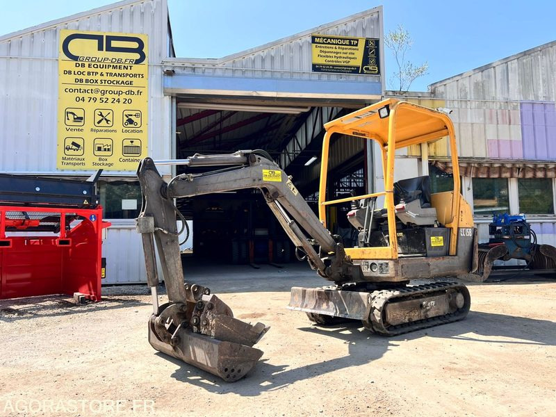 Mini-pelle Volvo EC15 B XT 1,5T - Année 2004 - 2290 heures - Мини багер: снимка 1 Mini-pelle Volvo EC15 B XT 1,5T - Année 2004 - 2290 heures - Мини багер: снимка 1