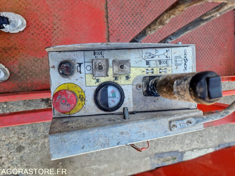 NACELLE ELECTRIQUE CISEAUX SKYJACK SJ4632 11.75M - 2010 - BATTERIE NEUVE - Ножична работна платформа: снимка 5 NACELLE ELECTRIQUE CISEAUX SKYJACK SJ4632 11.75M - 2010 - BATTERIE NEUVE - Ножична работна платформа: снимка 5
