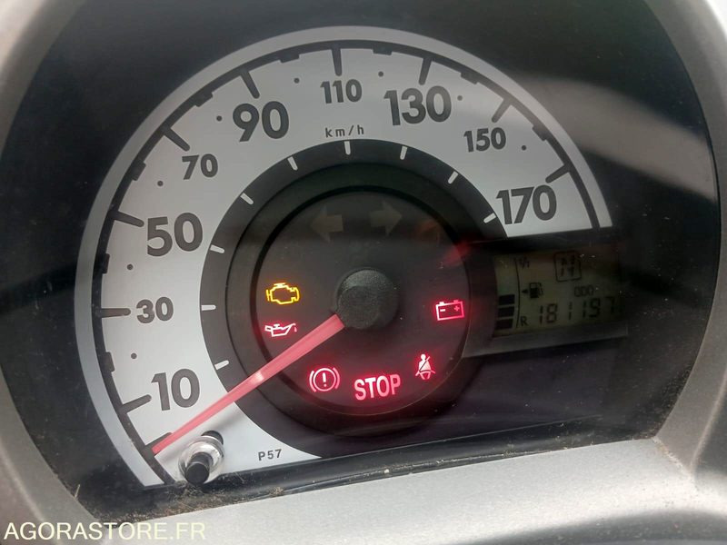 PEUGEOT 107 3 Portes 1.0 i 12V 68cv (boîte auto) 2008 181197km - Лек автомобил: снимка 5 PEUGEOT 107 3 Portes 1.0 i 12V 68cv (boîte auto) 2008 181197km - Лек автомобил: снимка 5