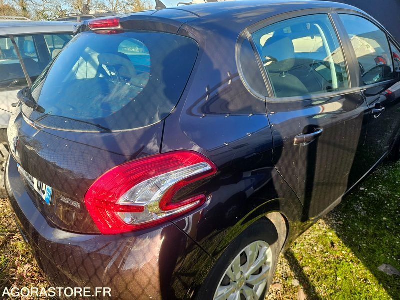PEUGEOT 208 1.2 PURETECH 82CV - Лек автомобил: снимка 4 PEUGEOT 208 1.2 PURETECH 82CV - Лек автомобил: снимка 4