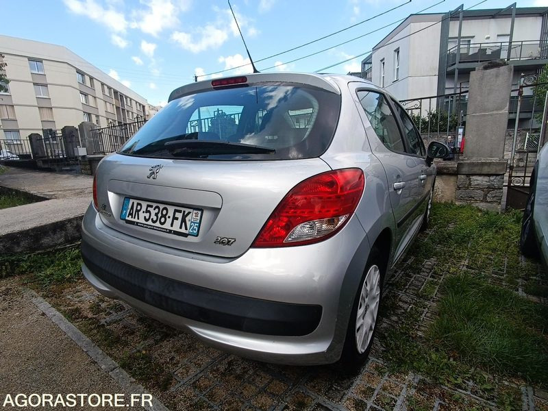 Peugeot 207 1.4 HDi 5 portes 2010 170 000 km - Лек автомобил: снимка 3 Peugeot 207 1.4 HDi 5 portes 2010 170 000 km - Лек автомобил: снимка 3