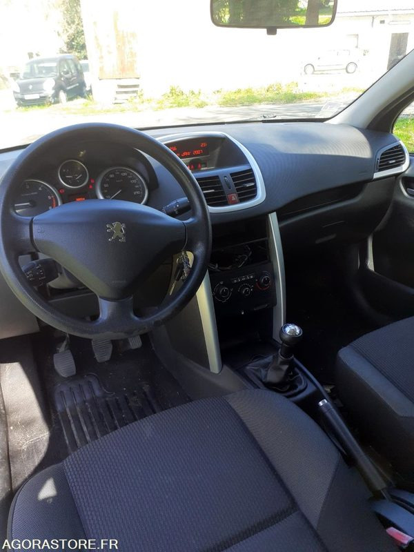 Peugeot 207 1.4 hdi 70 cv - Лек автомобил: снимка 5 Peugeot 207 1.4 hdi 70 cv - Лек автомобил: снимка 5