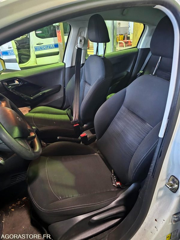 Peugeot 208 - 2014 - 120117kms - DK 618 CZ - Лек автомобил: снимка 5 Peugeot 208 - 2014 - 120117kms - DK 618 CZ - Лек автомобил: снимка 5