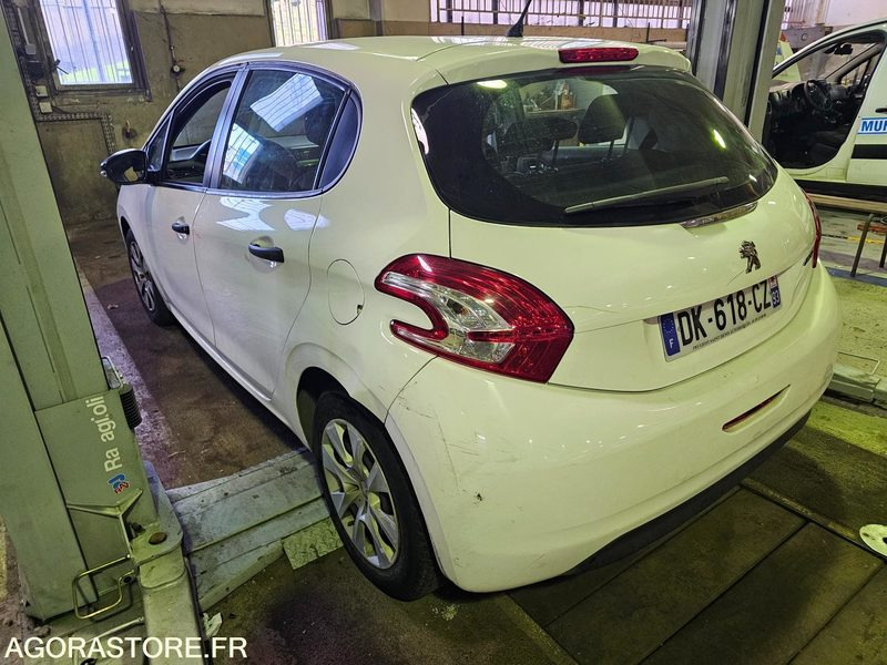 Peugeot 208 - 2014 - 120117kms - DK 618 CZ - Лек автомобил: снимка 4 Peugeot 208 - 2014 - 120117kms - DK 618 CZ - Лек автомобил: снимка 4