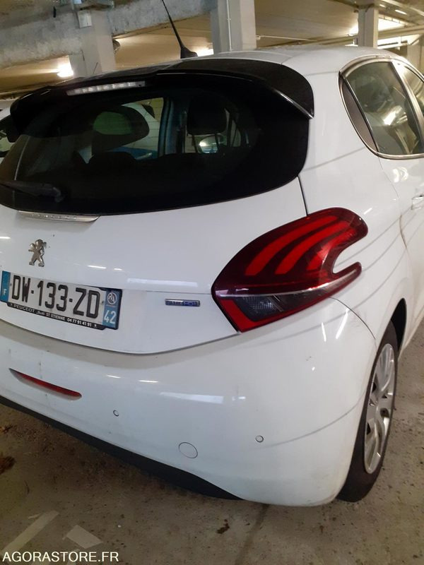Peugeot 208 - 2015 - 195014kms - Лек автомобил: снимка 4 Peugeot 208 - 2015 - 195014kms - Лек автомобил: снимка 4