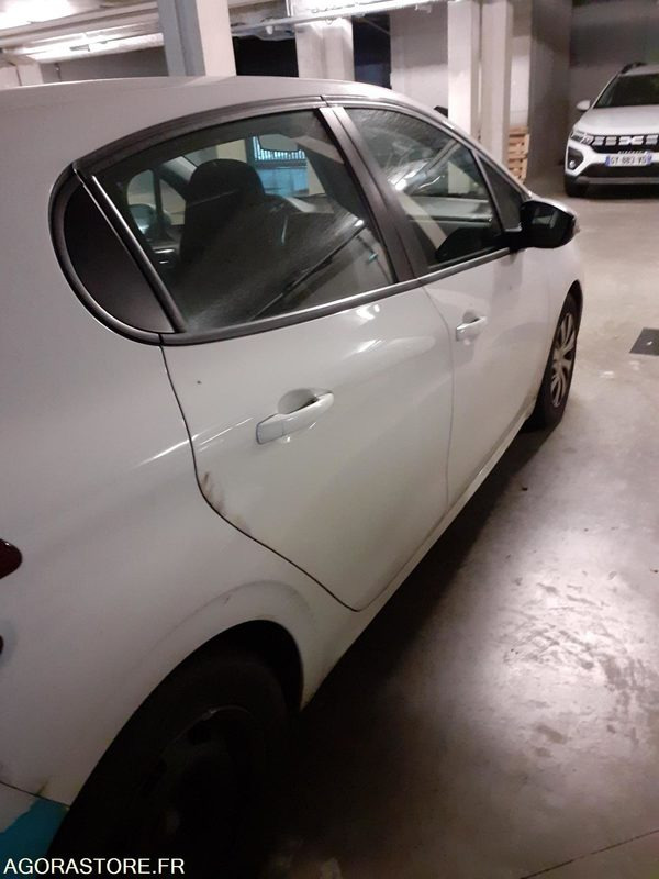 Peugeot 208 - 2016 - 225495 kms - Лек автомобил: снимка 2 Peugeot 208 - 2016 - 225495 kms - Лек автомобил: снимка 2
