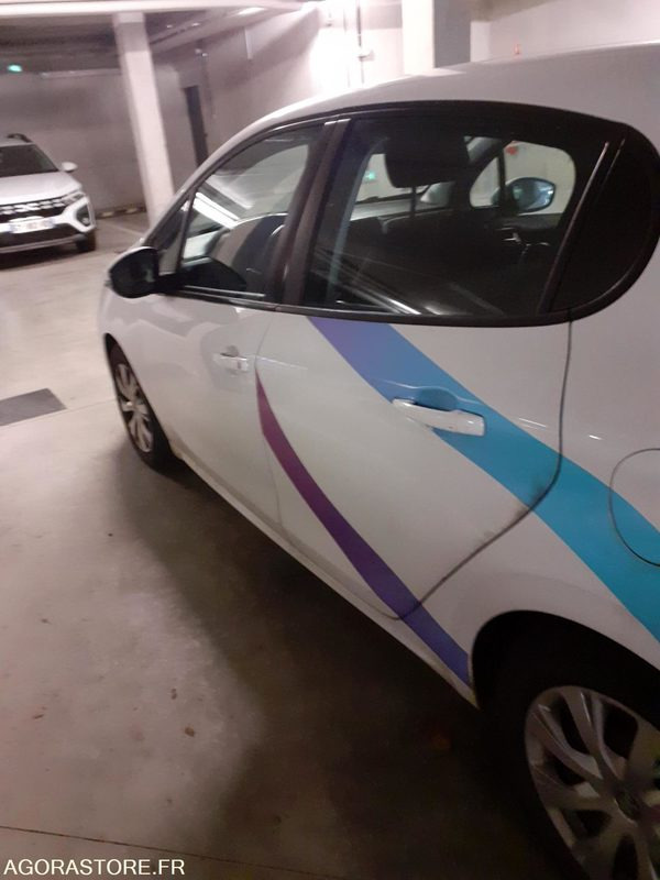 Peugeot 208 - 2016 - 225495 kms - Лек автомобил: снимка 3 Peugeot 208 - 2016 - 225495 kms - Лек автомобил: снимка 3