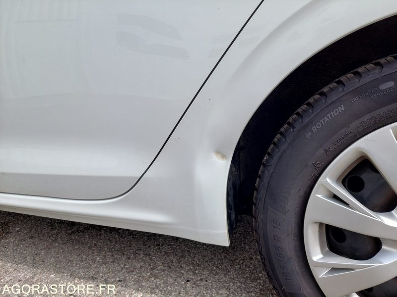 Peugeot 208 - 2018 - 111 261 kms- FB713AZ-ESSENCE - Лек автомобил: снимка 4 Peugeot 208 - 2018 - 111 261 kms- FB713AZ-ESSENCE - Лек автомобил: снимка 4