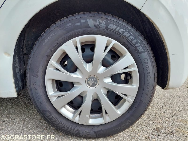 Peugeot 208 - 2018 - 111 261 kms- FB713AZ-ESSENCE - Лек автомобил: снимка 3 Peugeot 208 - 2018 - 111 261 kms- FB713AZ-ESSENCE - Лек автомобил: снимка 3