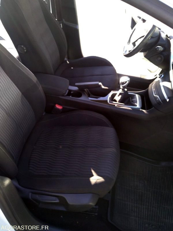 Peugeot 308 1.6 Blue Hdi 120 - 2014 - 168240 KM - Лек автомобил: снимка 3 Peugeot 308 1.6 Blue Hdi 120 - 2014 - 168240 KM - Лек автомобил: снимка 3