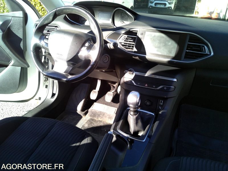 Peugeot 308 1.6 Blue Hdi 120 - 2014 - 168240 KM - Лек автомобил: снимка 4 Peugeot 308 1.6 Blue Hdi 120 - 2014 - 168240 KM - Лек автомобил: снимка 4