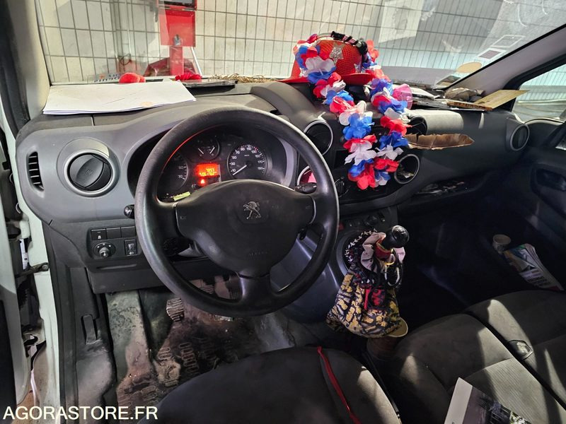 Малък ван Peugeot Partner - 2014 - 61762kms - DK 345 FR: снимка 6 Малък ван Peugeot Partner - 2014 - 61762kms - DK 345 FR: снимка 6