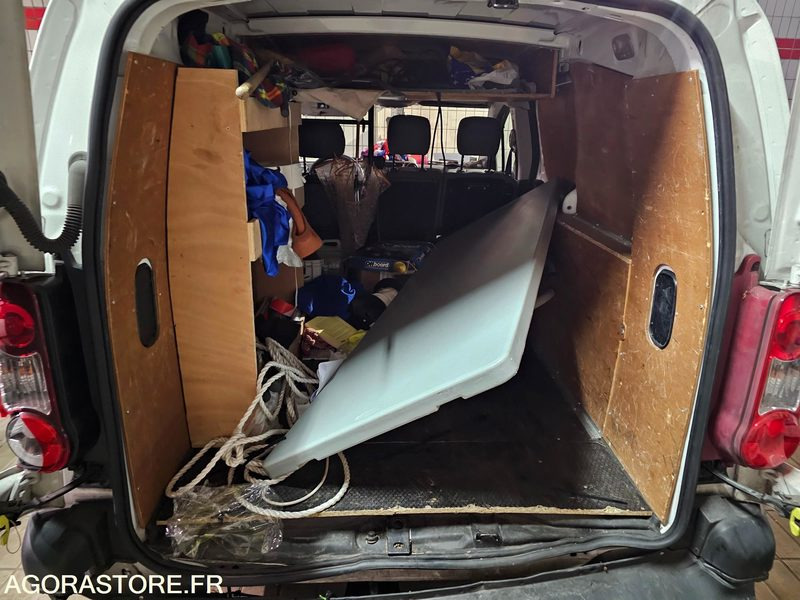 Малък ван Peugeot Partner - 2014 - 61762kms - DK 345 FR: снимка 15 Малък ван Peugeot Partner - 2014 - 61762kms - DK 345 FR: снимка 15