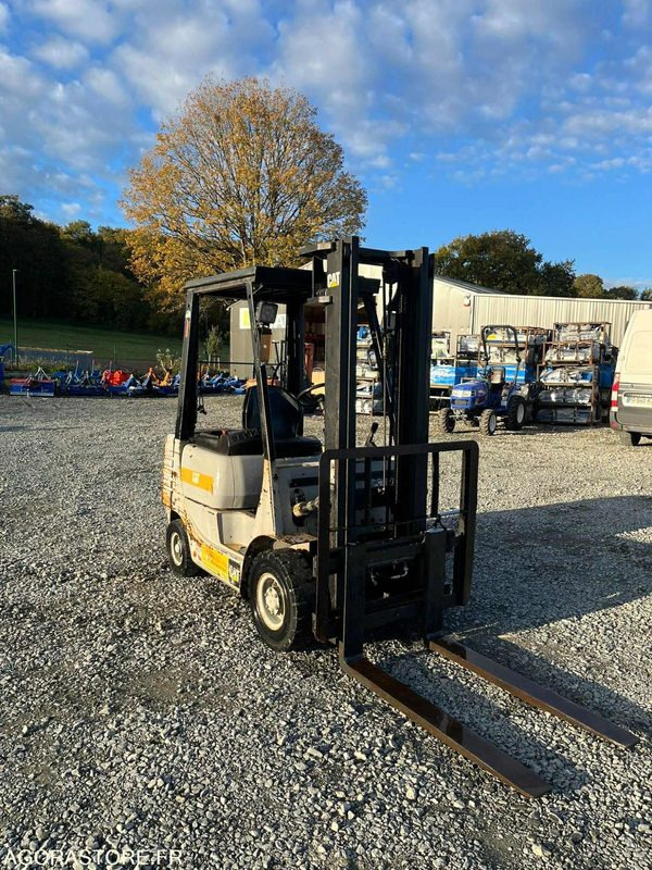 Caterpillar chariot élévateur diesel - Подемно-транспортна техника: снимка 1 Caterpillar chariot élévateur diesel - Подемно-транспортна техника: снимка 1