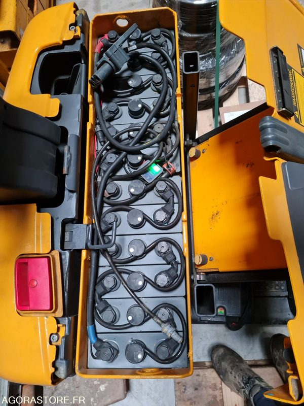 PREPARATEUR DE COMMANDE JUNGHEINRICH ECE220 - 2012 - 2391 HEURES - Подемно-транспортна техника: снимка 3 PREPARATEUR DE COMMANDE JUNGHEINRICH ECE220 - 2012 - 2391 HEURES - Подемно-транспортна техника: снимка 3