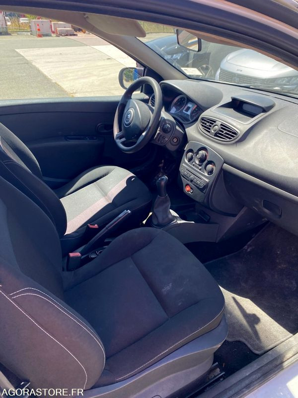 RENAULT CLIO 3 - 2013 / 160842 KM (MVS181) - Лек автомобил: снимка 4 RENAULT CLIO 3 - 2013 / 160842 KM (MVS181) - Лек автомобил: снимка 4