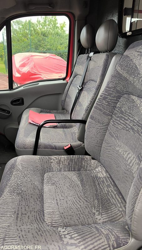 RENAULT MASTER II 2,5DCI - 2006 - Товарен бус: снимка 3 RENAULT MASTER II 2,5DCI - 2006 - Товарен бус: снимка 3