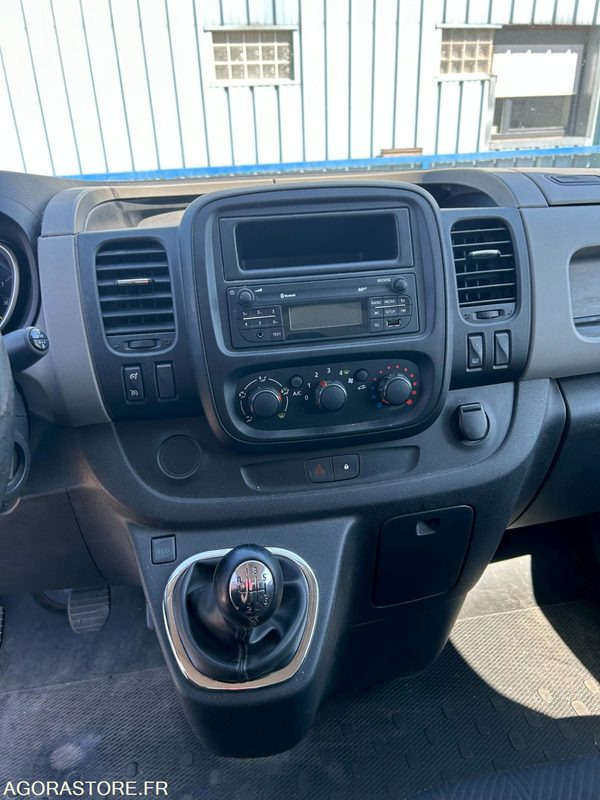 RENAULT TRAFIC 2015 - Товарен бус: снимка 1 RENAULT TRAFIC 2015 - Товарен бус: снимка 1
